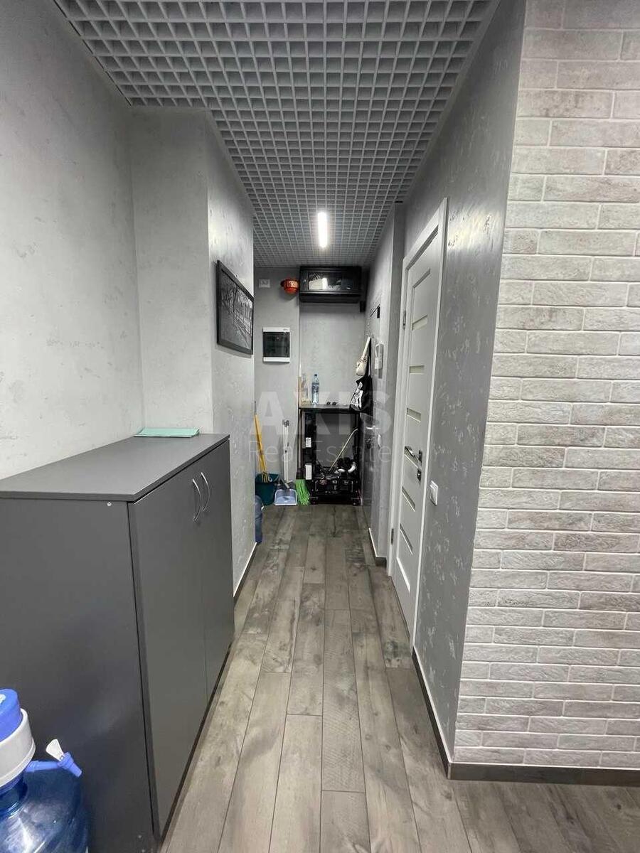 Trade object vul. Dan'kevycha Kostjantyna 8, 36m2