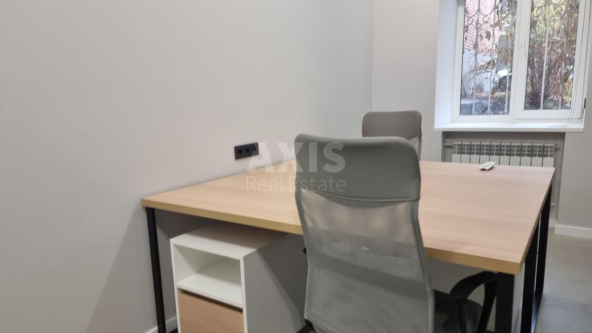 Office vul. Volodymyrs'ka 81Б, 720m2631384