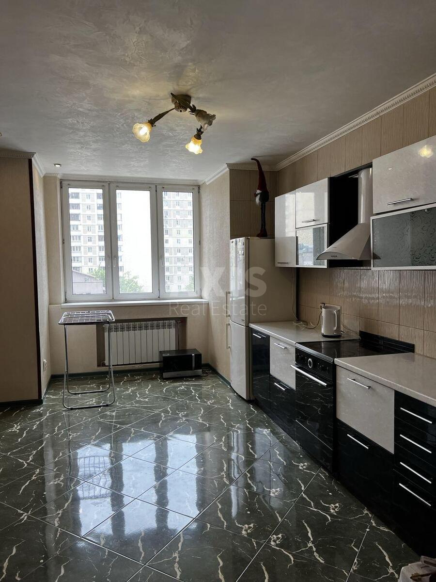 2k apartment vul. Sribnokil's'ka 1