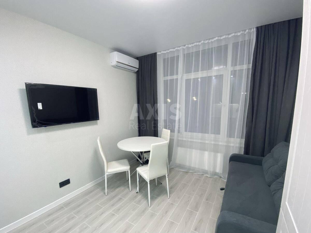 1k apartment vul. Sverstjuka Jevgena 42