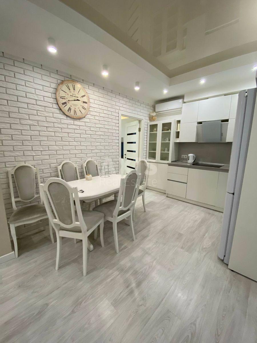 2k apartment vul. Myhajla Maksymovycha 26Г