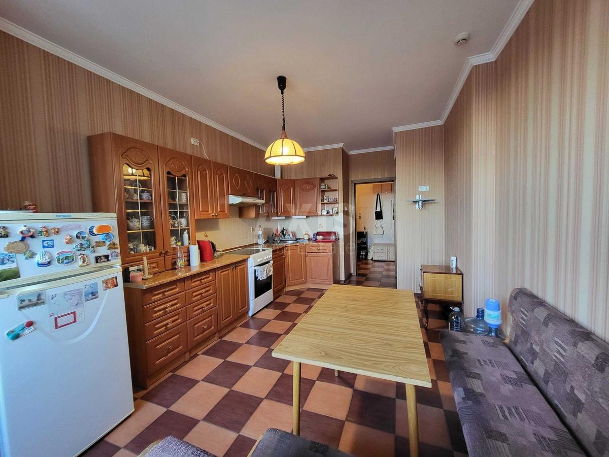2k apartment vul. Sribnokil's'ka 12