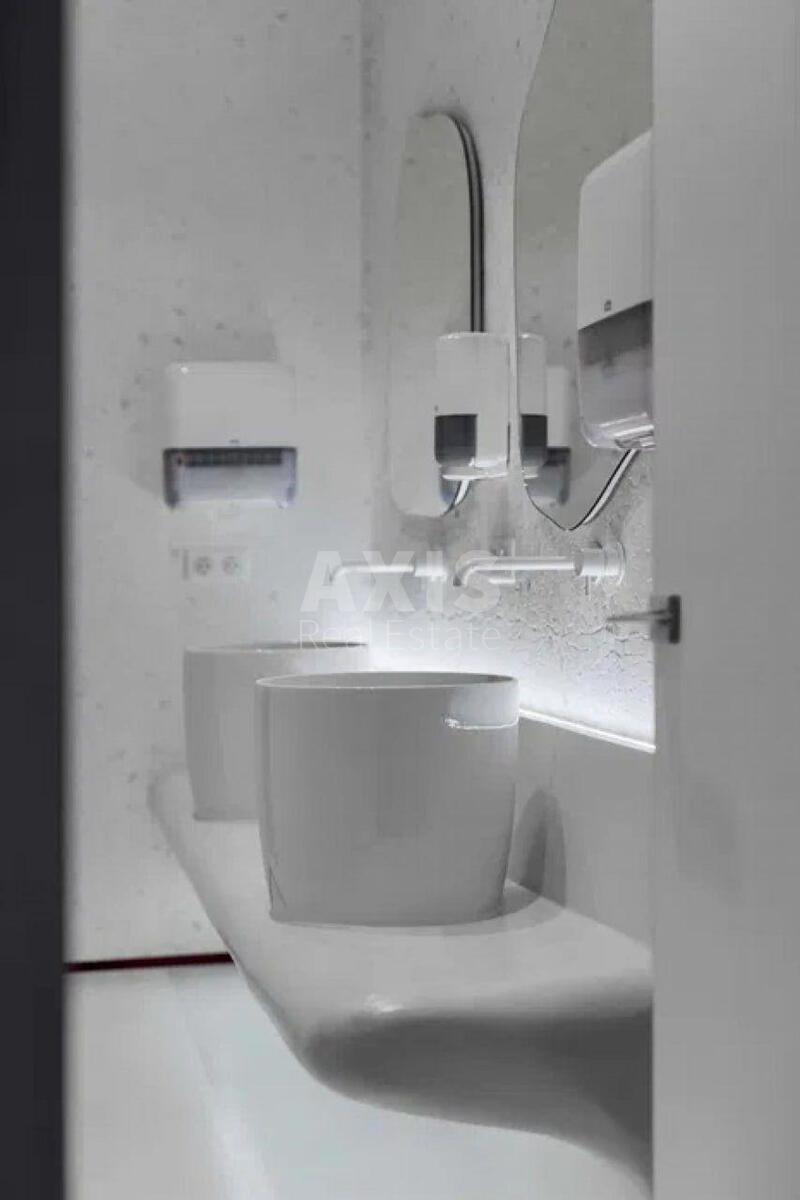 Office vul. Volodymyrs'ka 81Б, 720m2631381