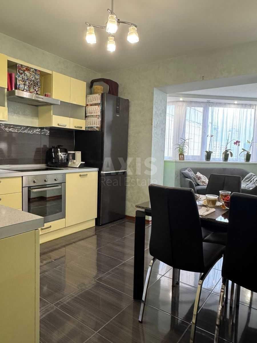 3к квартира ул. Пулюя Ивана 20