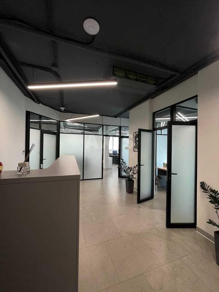 Office vul. Zhyljans'ka 118, 281m20