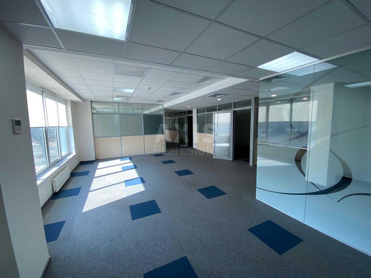 Office vul. Degtjarivs'ka 27Т, 600m2568375