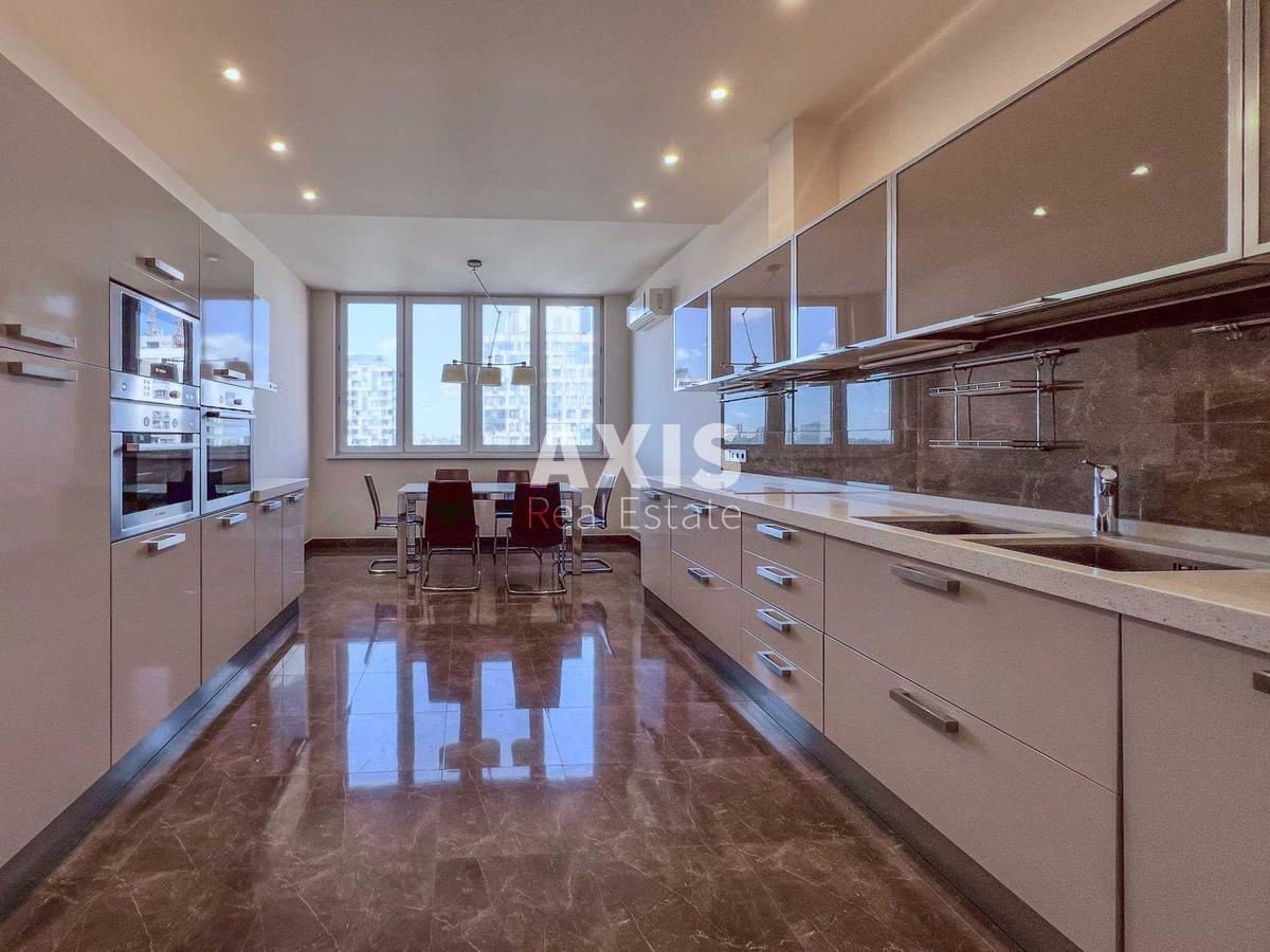 5k apartment vul. Staronavodnyc'ka 4в