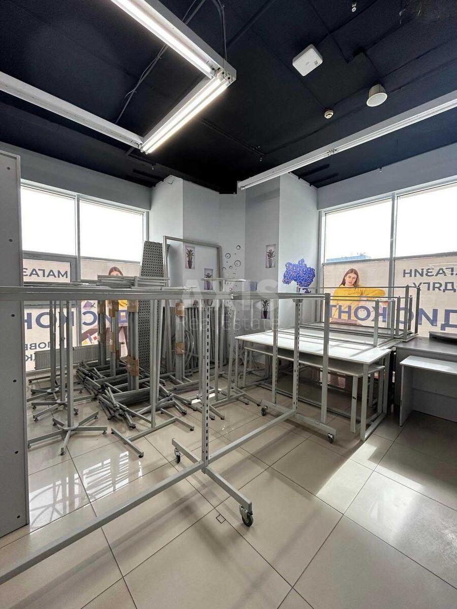 Trade object vul. Sverstjuka Jevgena 2Б, 1000m2624189