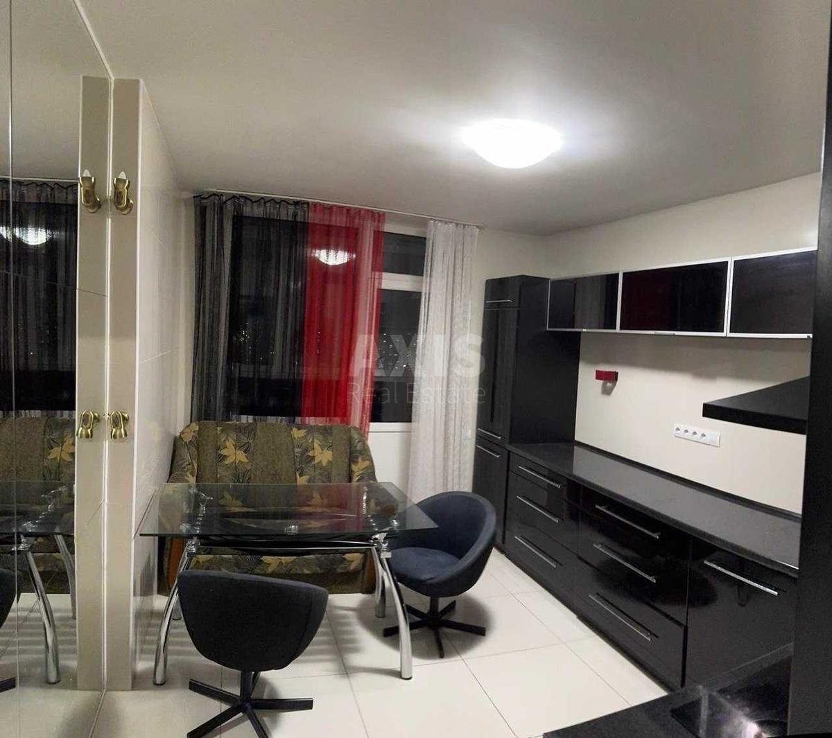 1k apartment nab. Dniprovs'ka 18