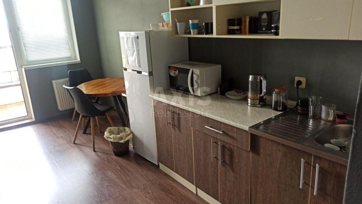 Office vul. Jevgena Konoval'cja 44А, 144m2585001