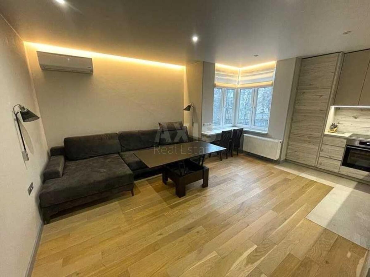 3k apartment vul. Lypkivs'kogo Vasylja Mytropolyta 37Г1