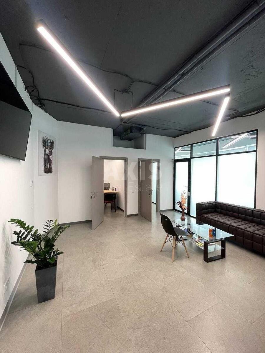 Office vul. Zhyljans'ka 118, 281m21