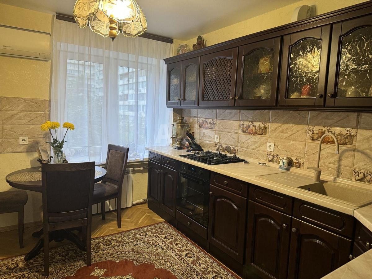 2k apartment nab. Rusanivs'ka 84