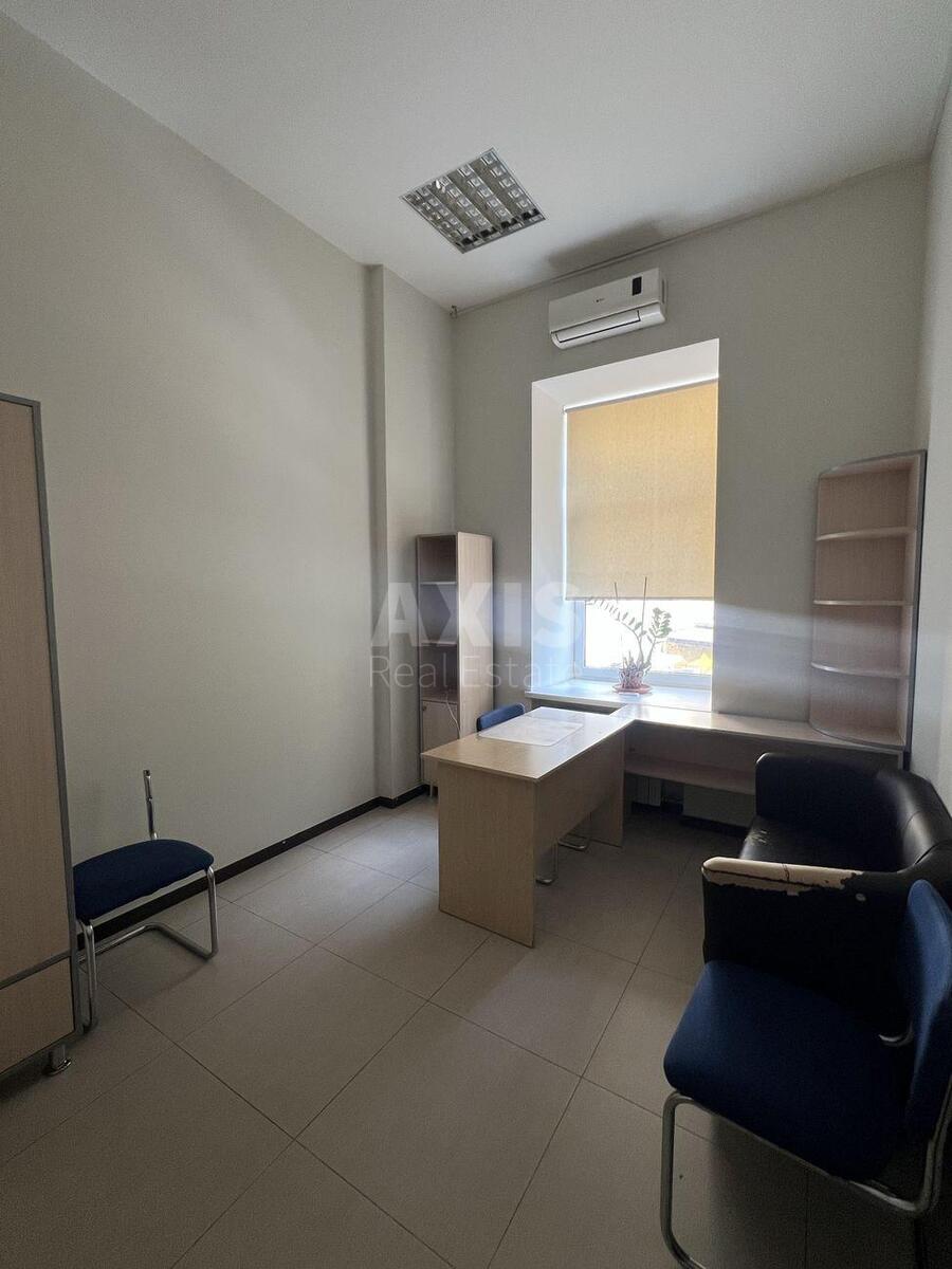 Office vul. Rustaveli Shota 1, 100m25