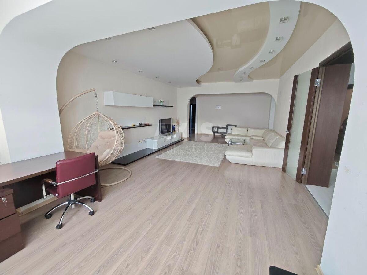 4k apartment vul. Dragomyrova Myhajla 18598875