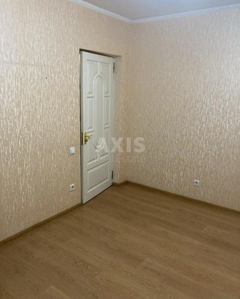 3k apartment pl. Svjatoshyns'ka 14