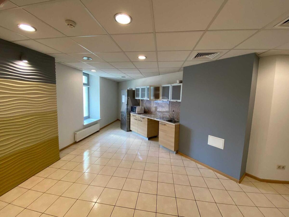 Office vul. Degtjarivs'ka 27Т, 600m2568376