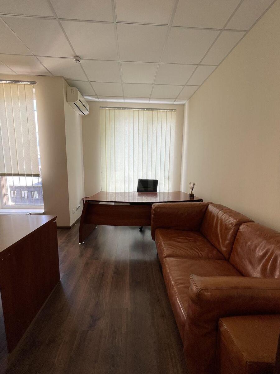 Office vul. Glybochyc'ka 40, 84m20