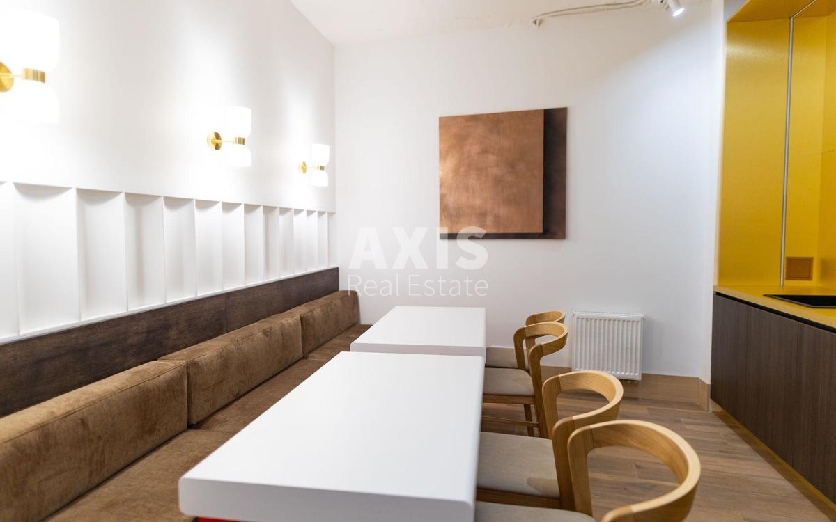 Office vul. Buslivs'ka 12, 135m24