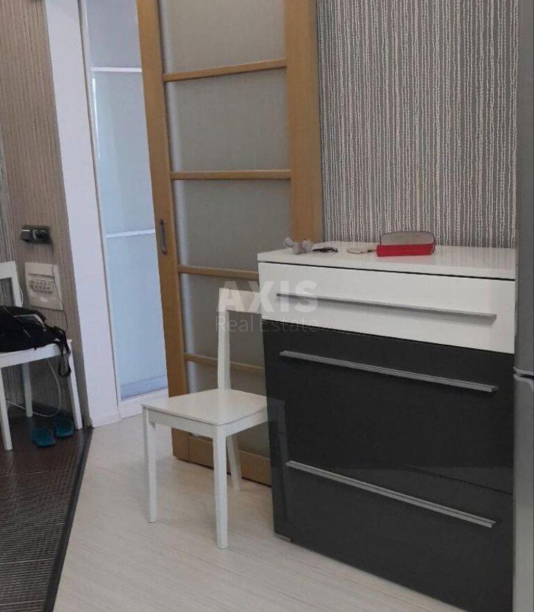 1k apartment vul. Pryozerna 12А630112