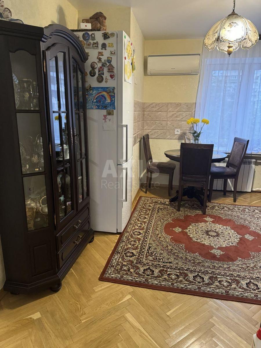 2k apartment nab. Rusanivs'ka 85