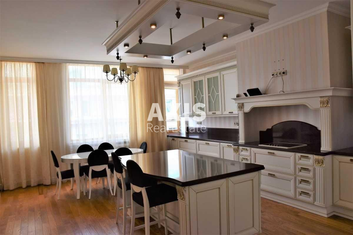 4k apartment vul. Jevgena Konoval'cja 26А
