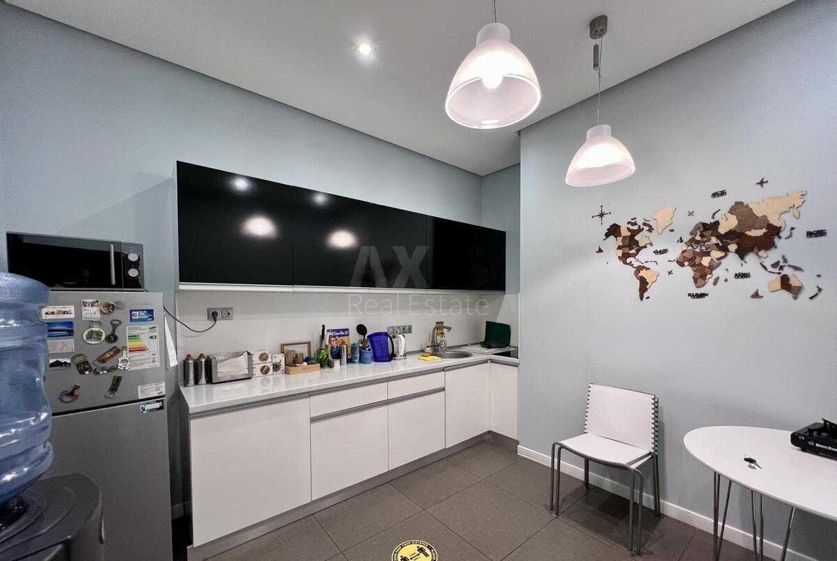 Office vul. Antonovycha 33В, 266m27