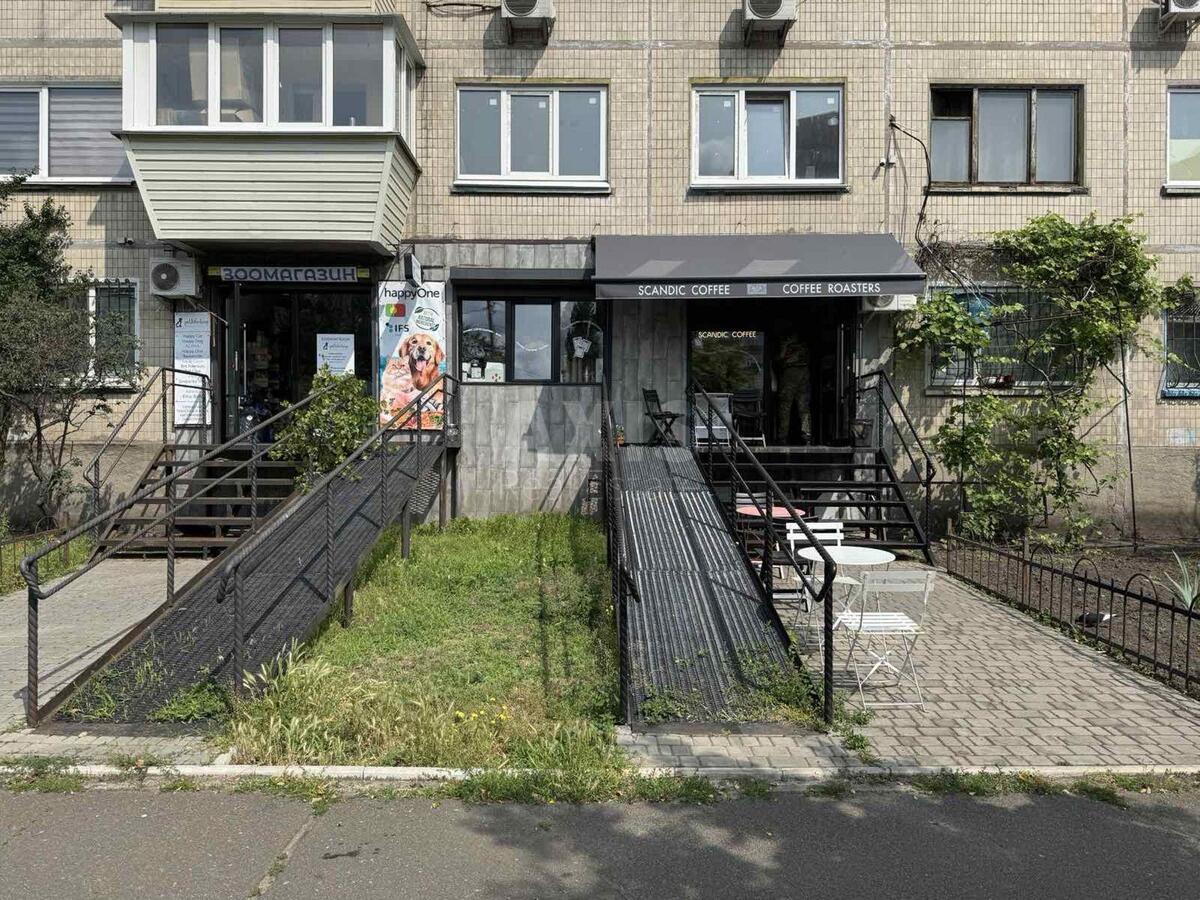 Trade object vul. Chudnovs'kogo 8, 45m2