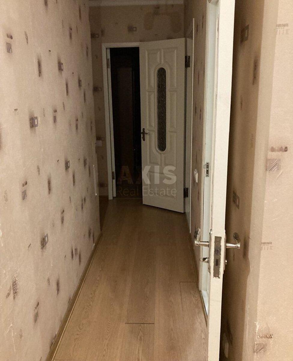 3k apartment pl. Svjatoshyns'ka 16