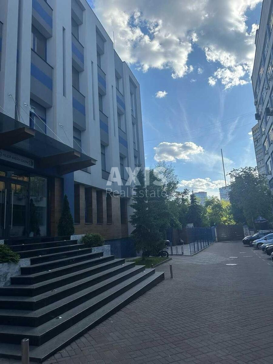 Office vul. Golosii'vs'ka 17, 40m27