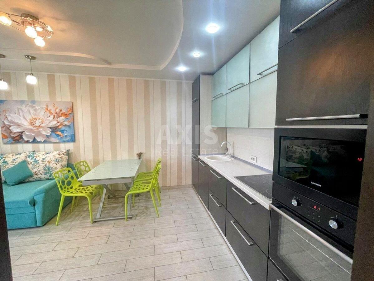 3к квартира ул. Карпатская 12607500