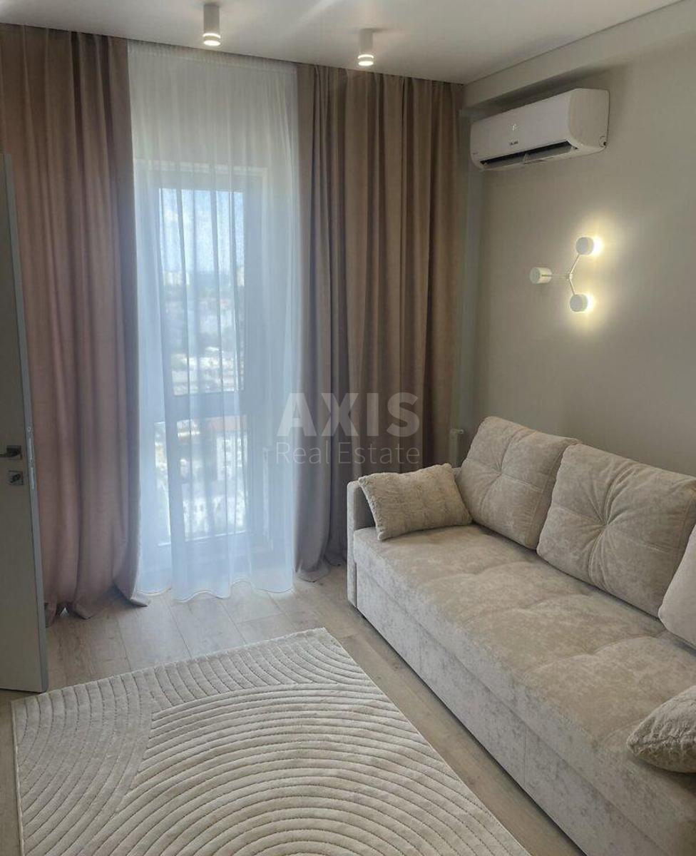2k apartment vul. Myhajla Maksymovycha 243