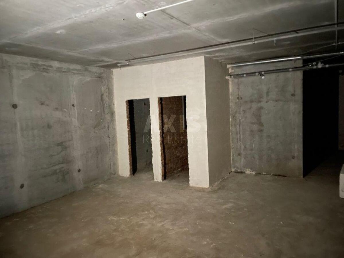 Trade object vul. Sverstjuka Jevgena 4, 210m28