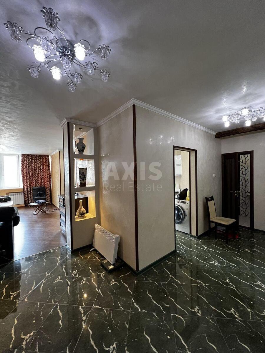 2k apartment vul. Sribnokil's'ka 10