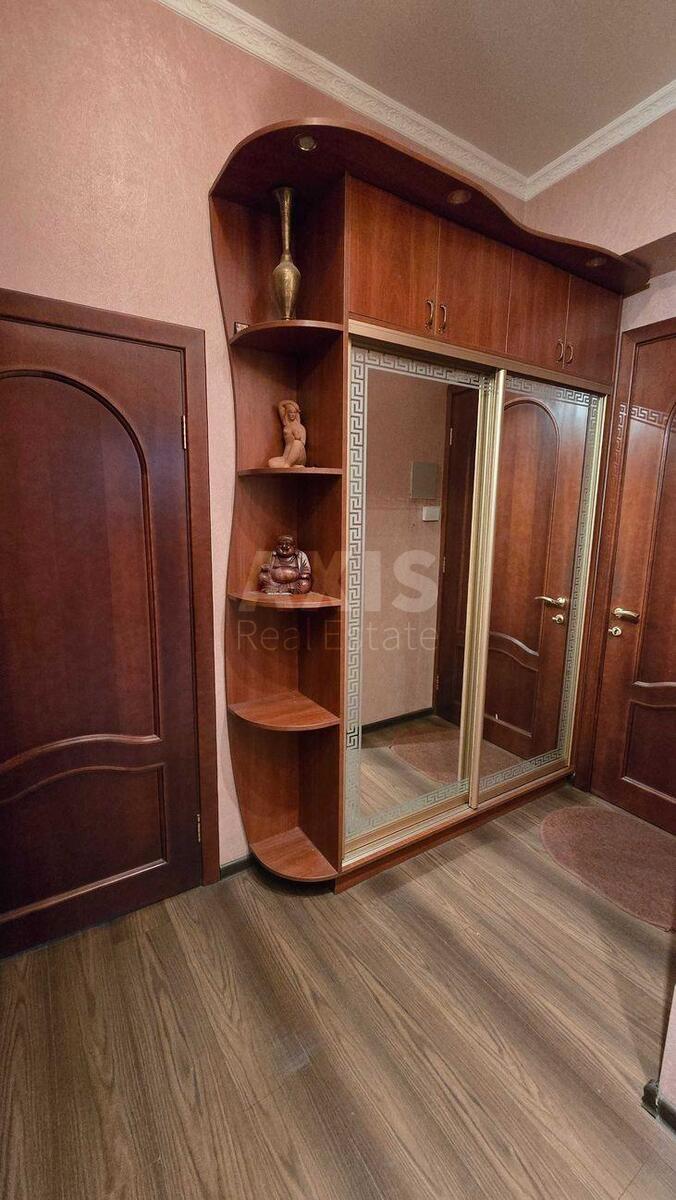 4k apartment vul. Velyka Vasyl'kivs'ka 428