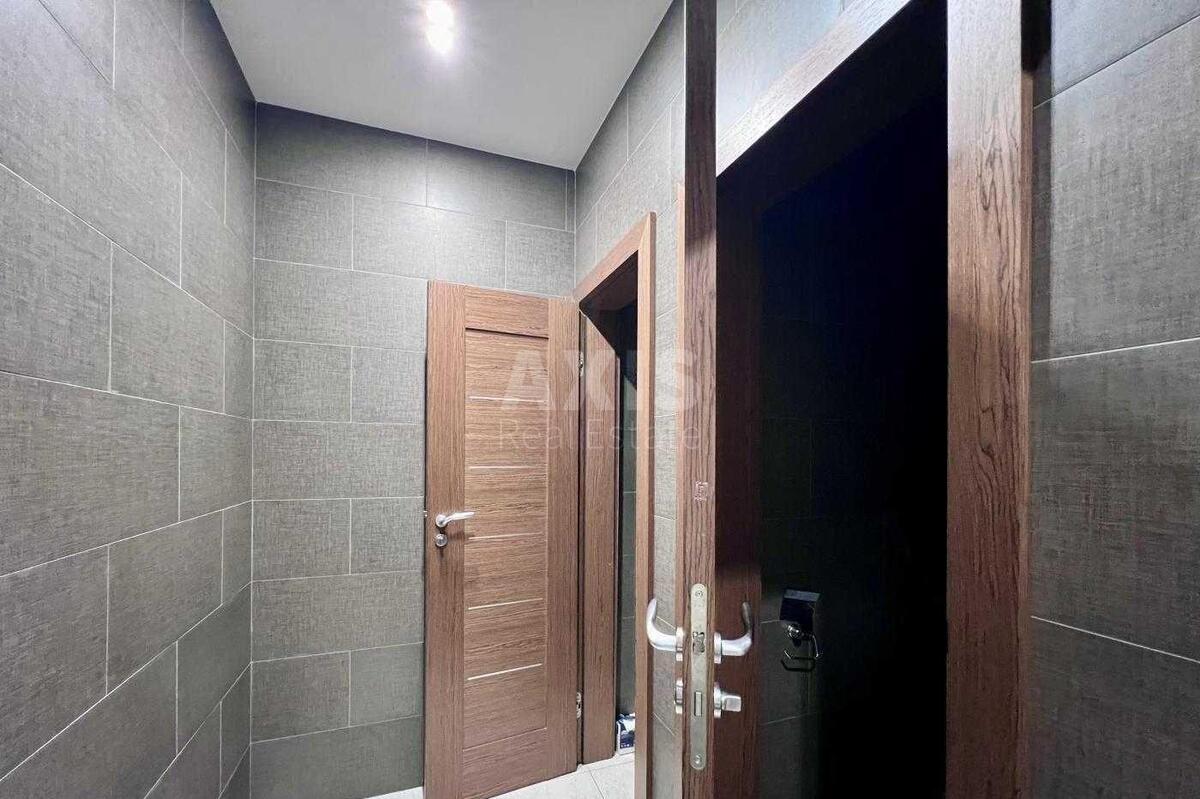 Office vul. Antonovycha 33В, 266m29