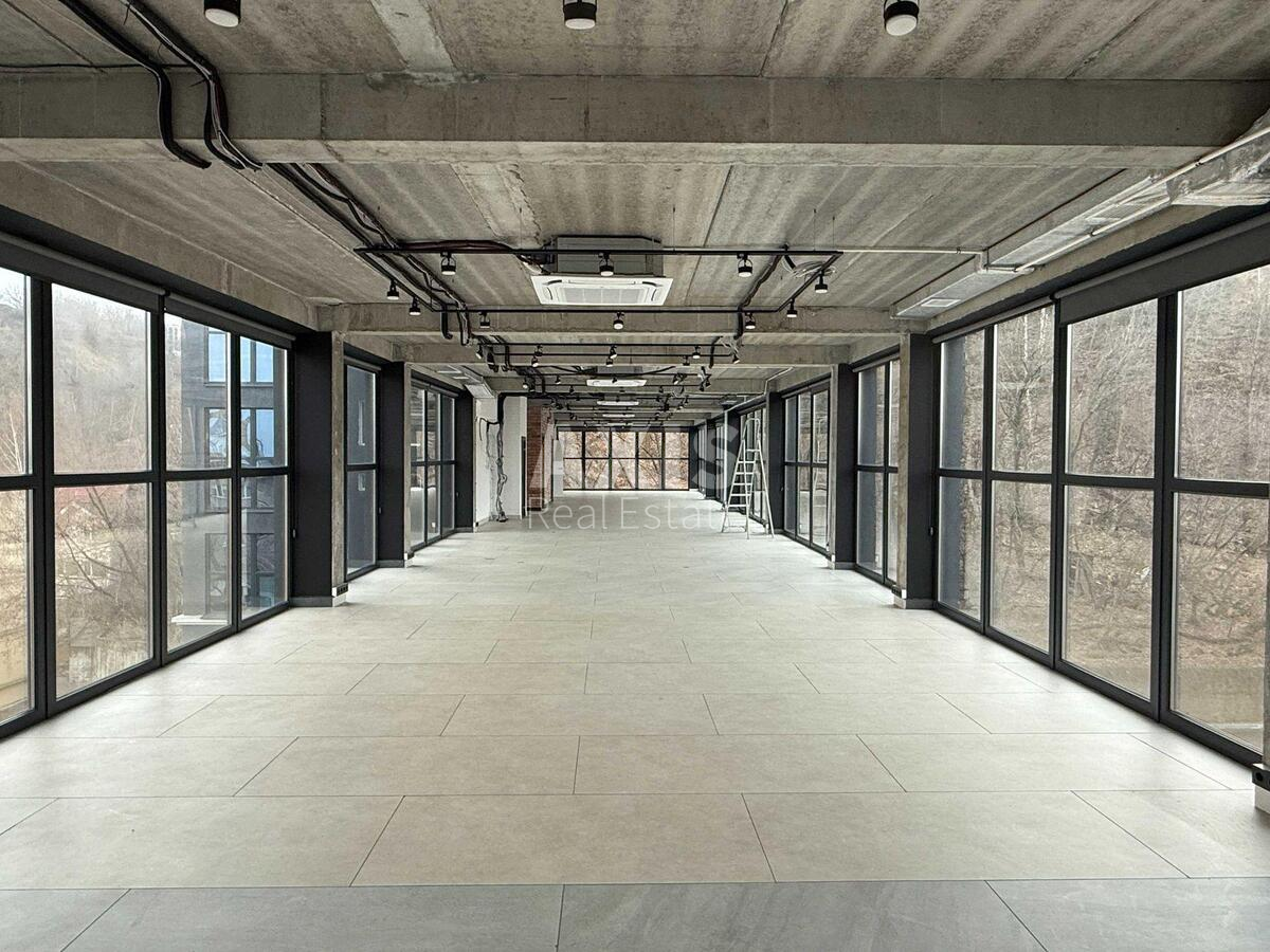 Office vul. Nyzhn'ojurkivs'ka 9, 400m20