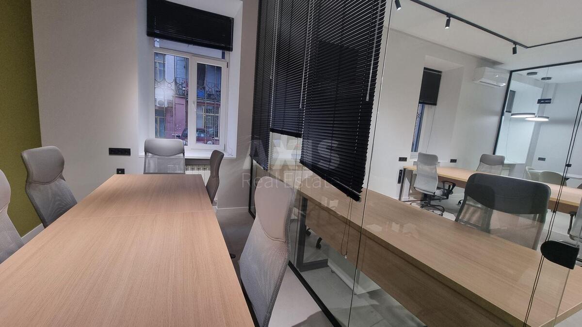 Trade object vul. Saksagans'kogo 44Б, 131m2