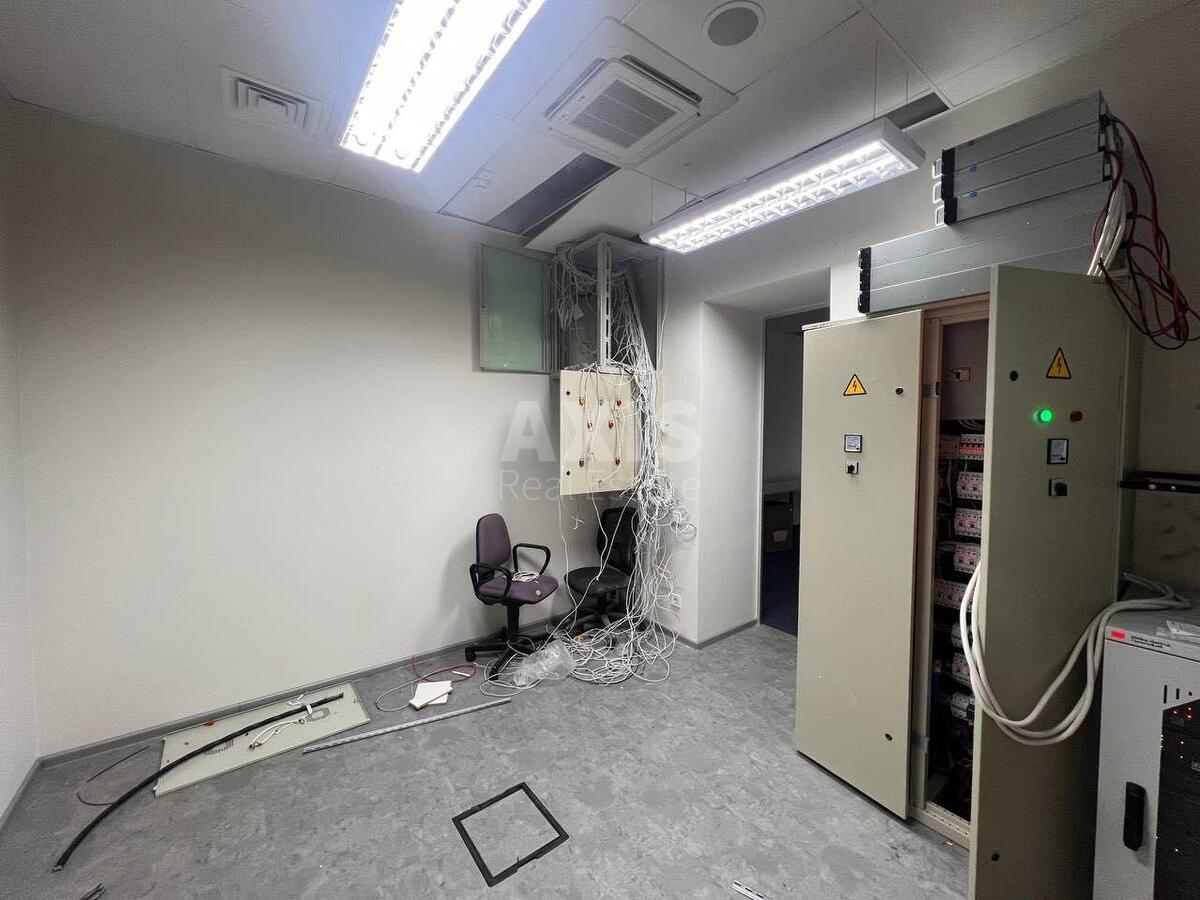 Офис ул. Антоновича 118, 242м25703711