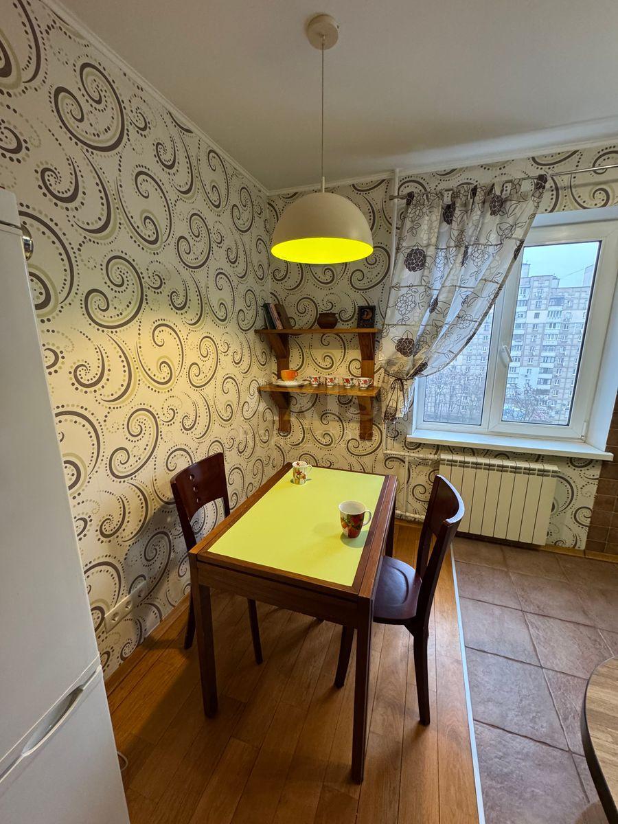 2k apartment vul. Chornobyl's'ka 21