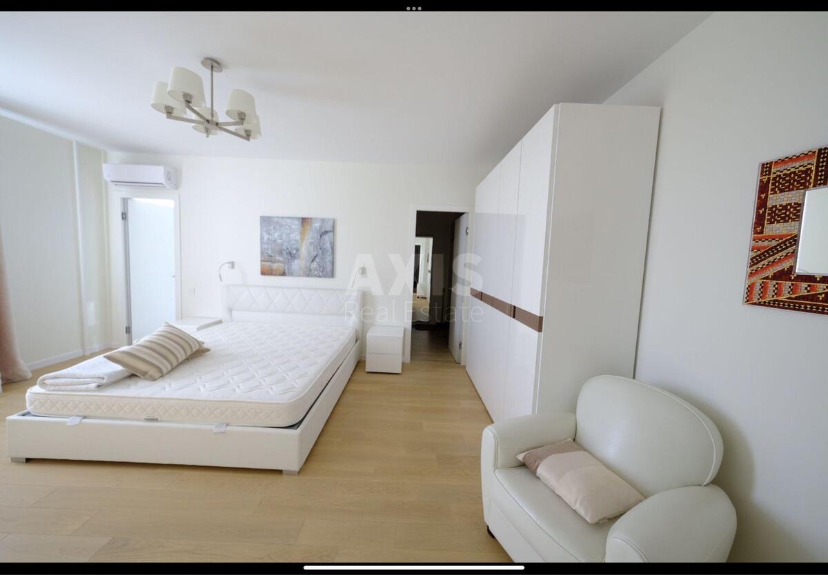 4k apartment vul. Grushevs'kogo Myhajla 34/10
