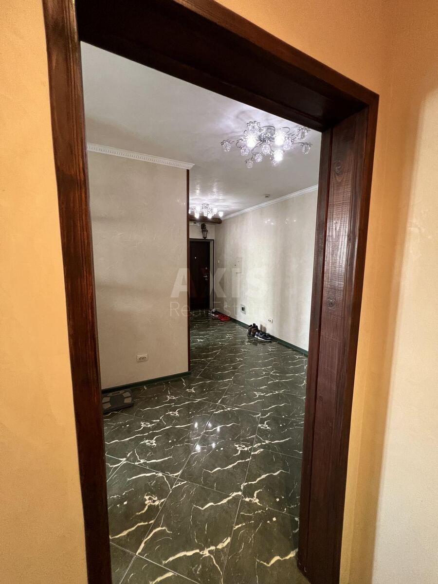 2k apartment vul. Sribnokil's'ka 15