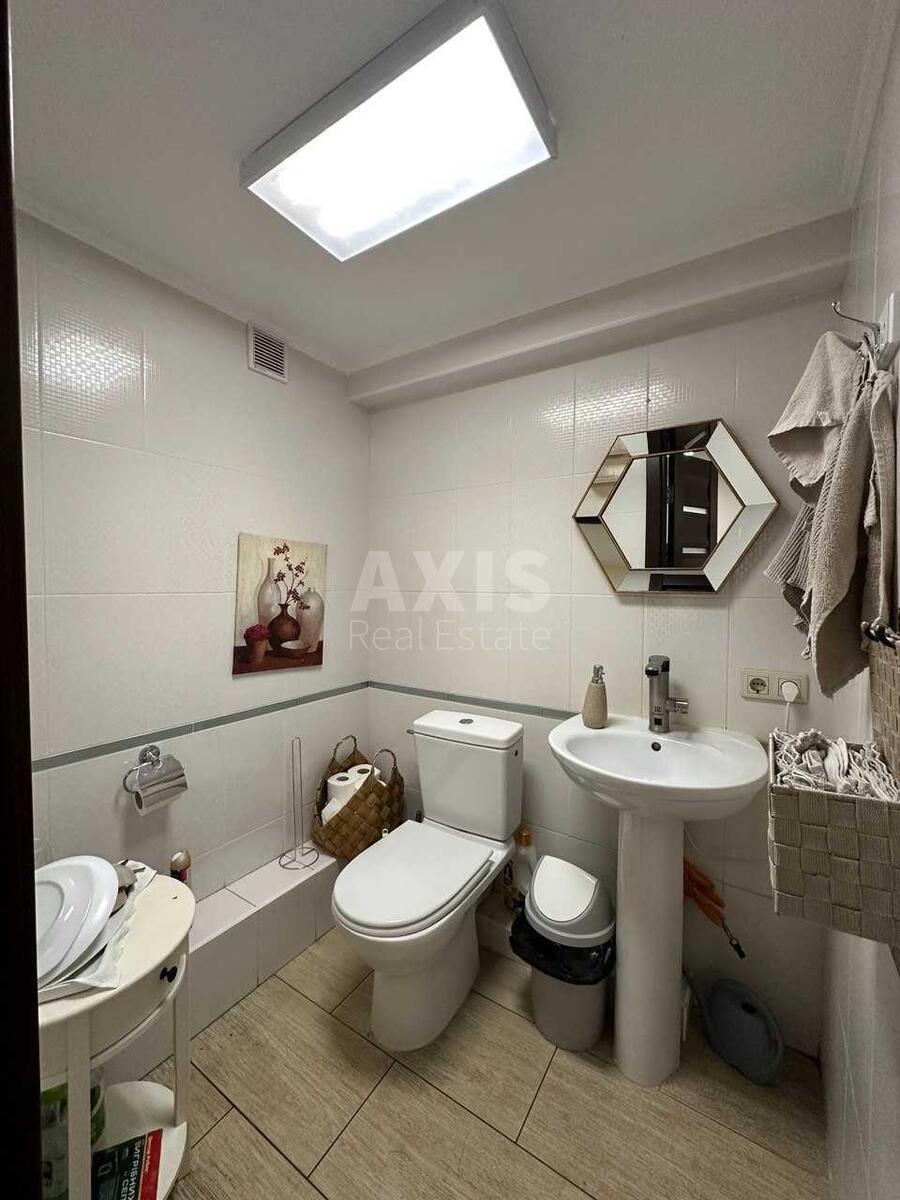 Офис ул. Евгения Коновальца 32Г, 125м21