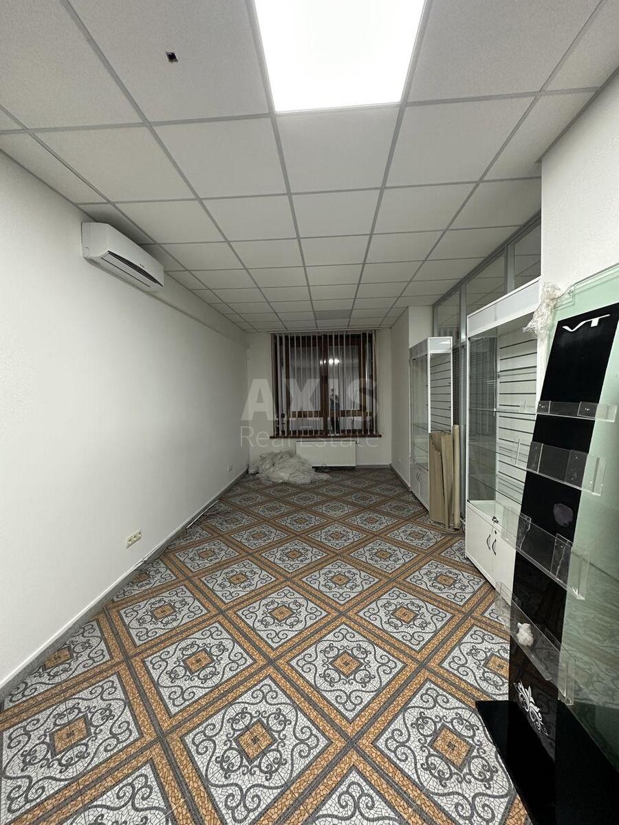 Office vul. Jevgena Konoval'cja 36В, 200m25