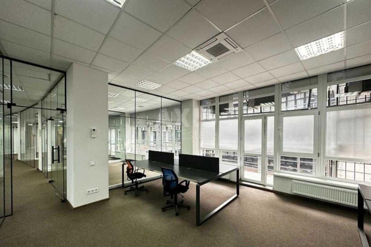 Office vul. Jevgena Konoval'cja 36Д, 570m23