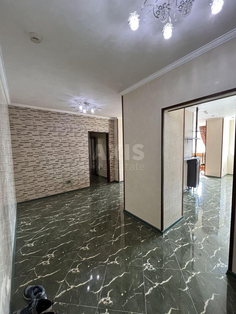 2k apartment vul. Sribnokil's'ka 12