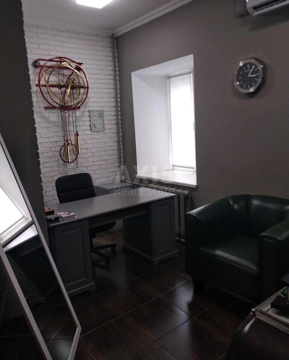 Office vul. Malopidval'na 12, 80m22