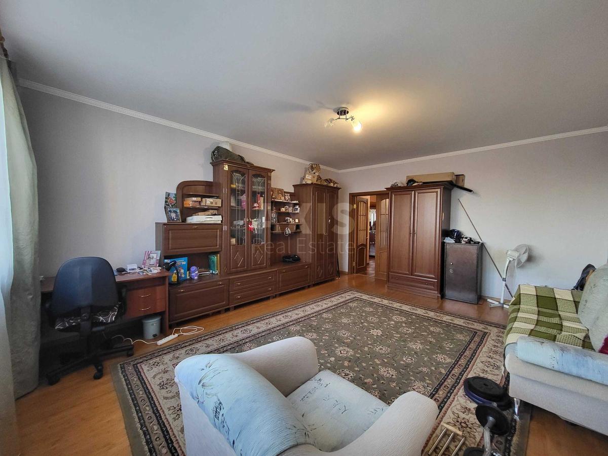 2k apartment vul. Sribnokil's'ka 15