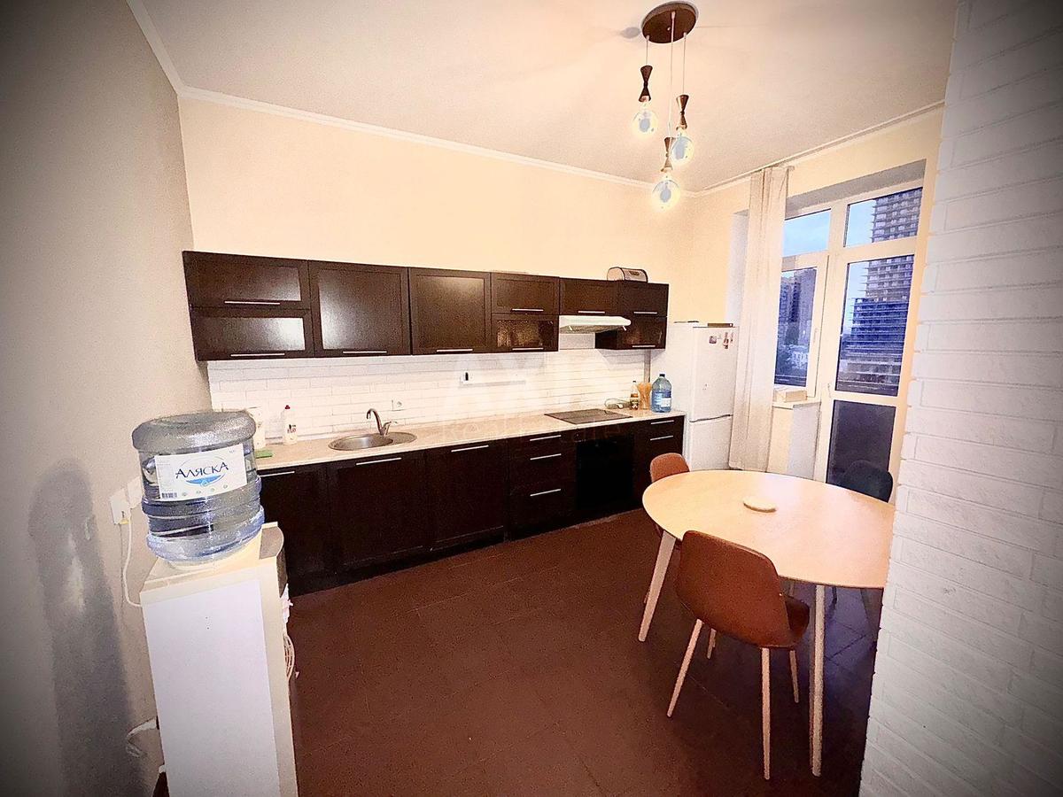 3k apartment vul. Jevgena Konoval'cja 44а
