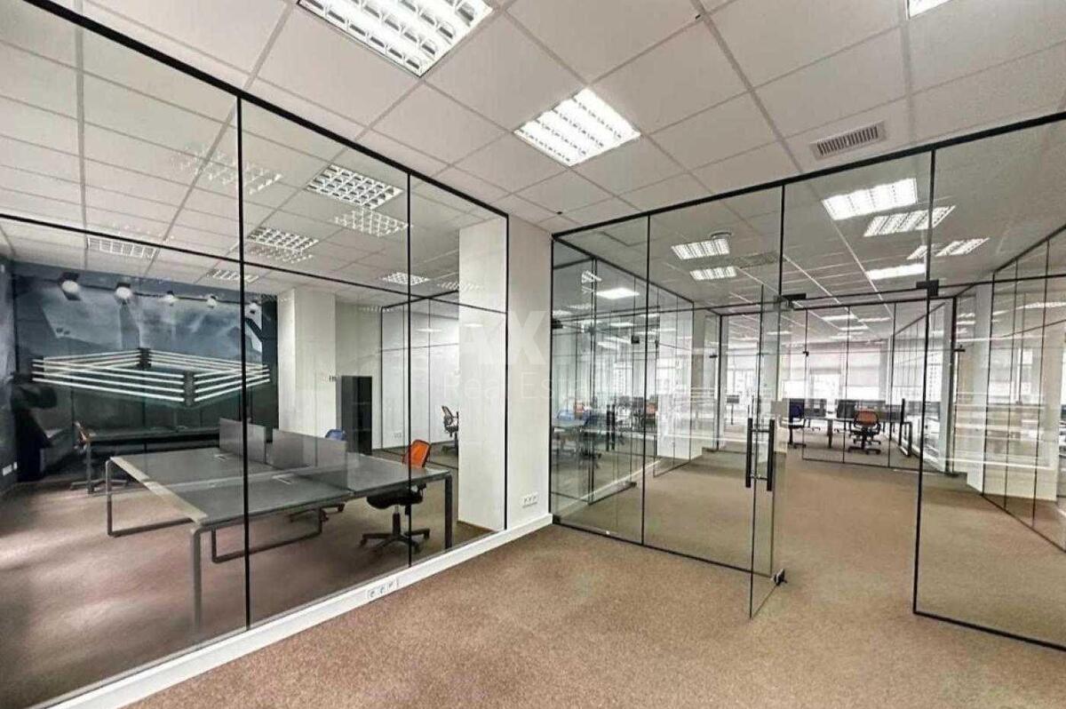 Office vul. Jevgena Konoval'cja 36Д, 570m20